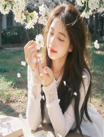黑白魔女库伊拉免费观看_温柔的姐姐3免费播放_老师你的兔子好软水好多免费